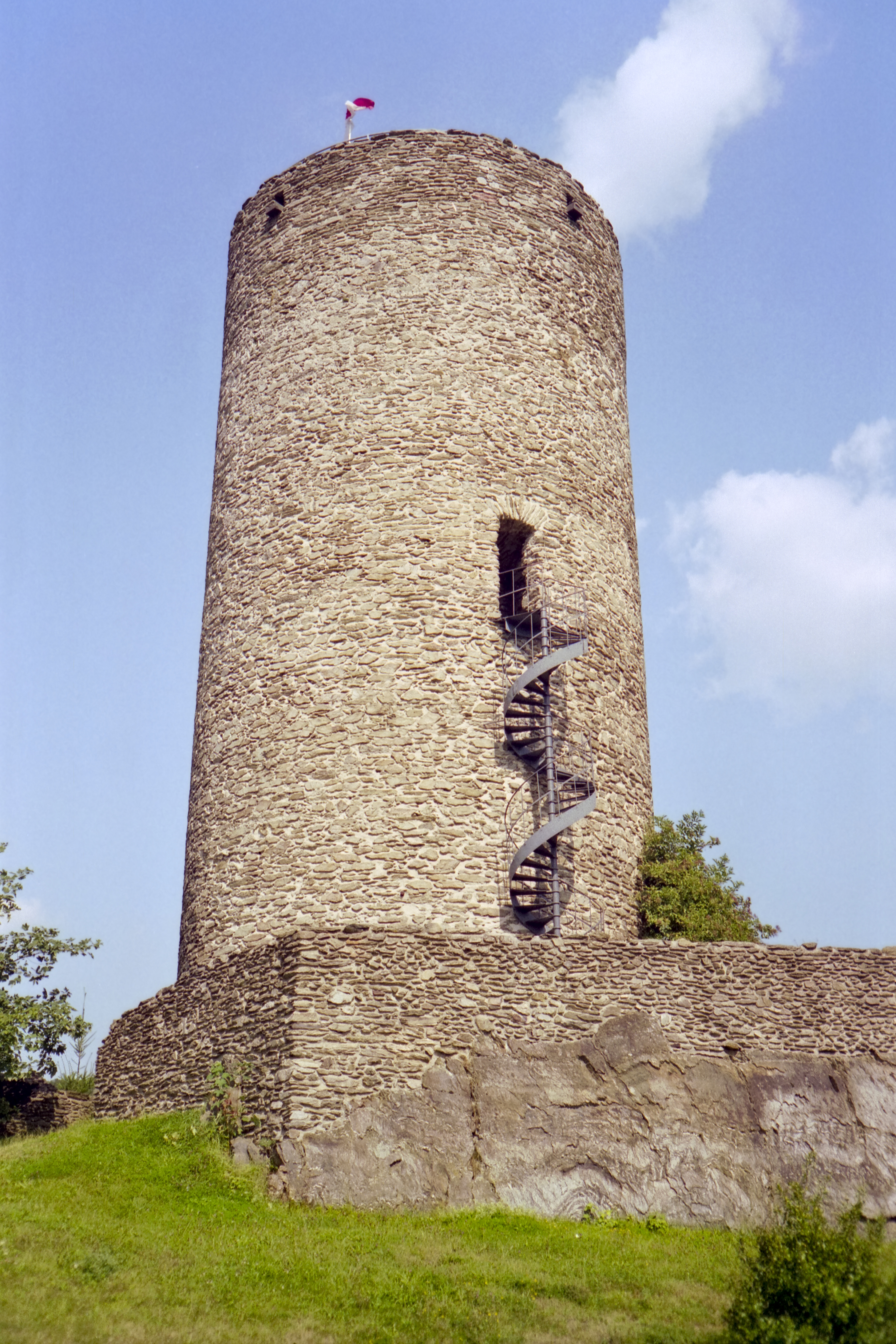 Der Bergfried der Burgruine Altweilnau