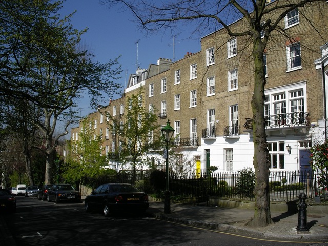 File:Campden Hill Square, W8 - geograph.org.uk - 393930.jpg