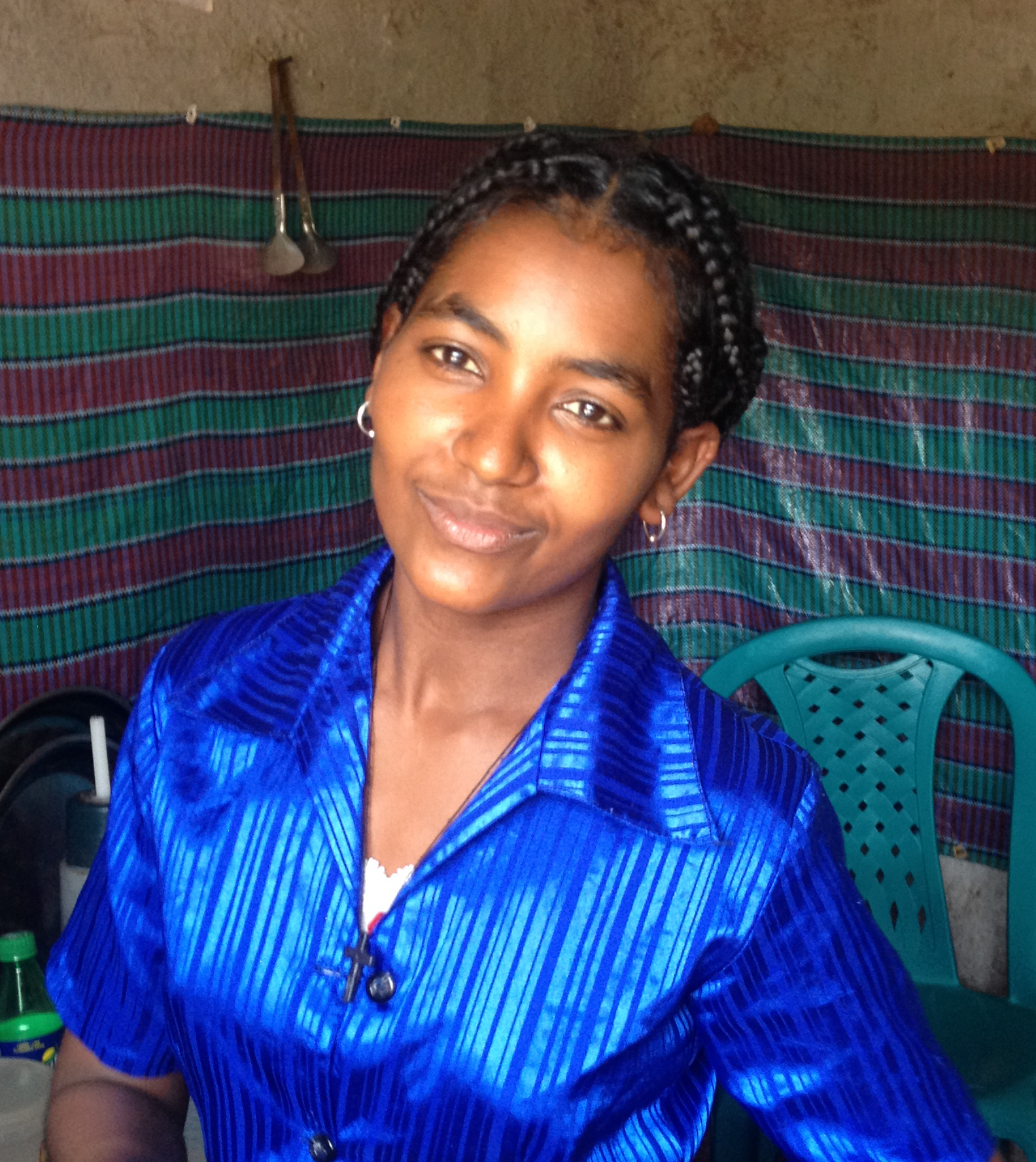 File:Casual dress and hairdo of modern girls in Bahir Dar, Ethiopia.jpg -  Wikimedia Commons