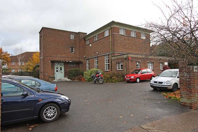 File:Cranborne Centre, Mutton Lane, Potters Bar - geograph.org.uk - 1042280.jpg