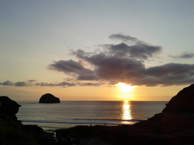 File:Evening at Trebarwith Strand - geograph.org.uk - 4171542.jpg