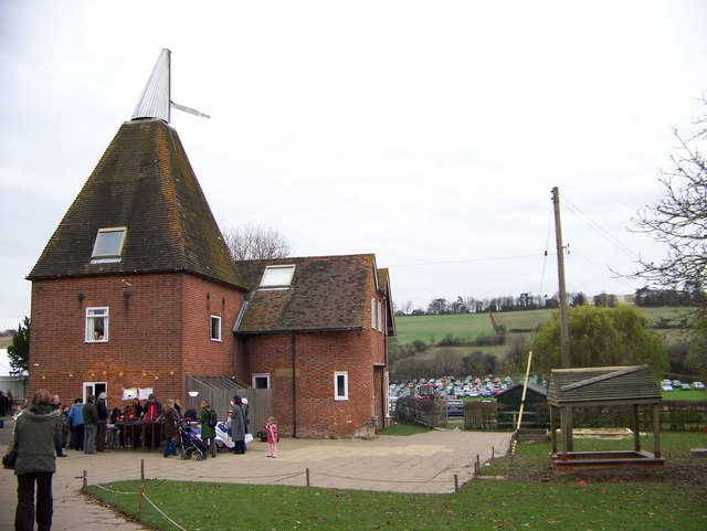 File:Former Oast House - geograph.org.uk - 626261.jpg