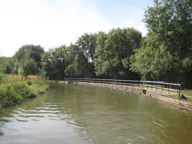 File:Grand Union Canal, River Great Ouse overflow weir - geograph.org.uk - 3674528.jpg