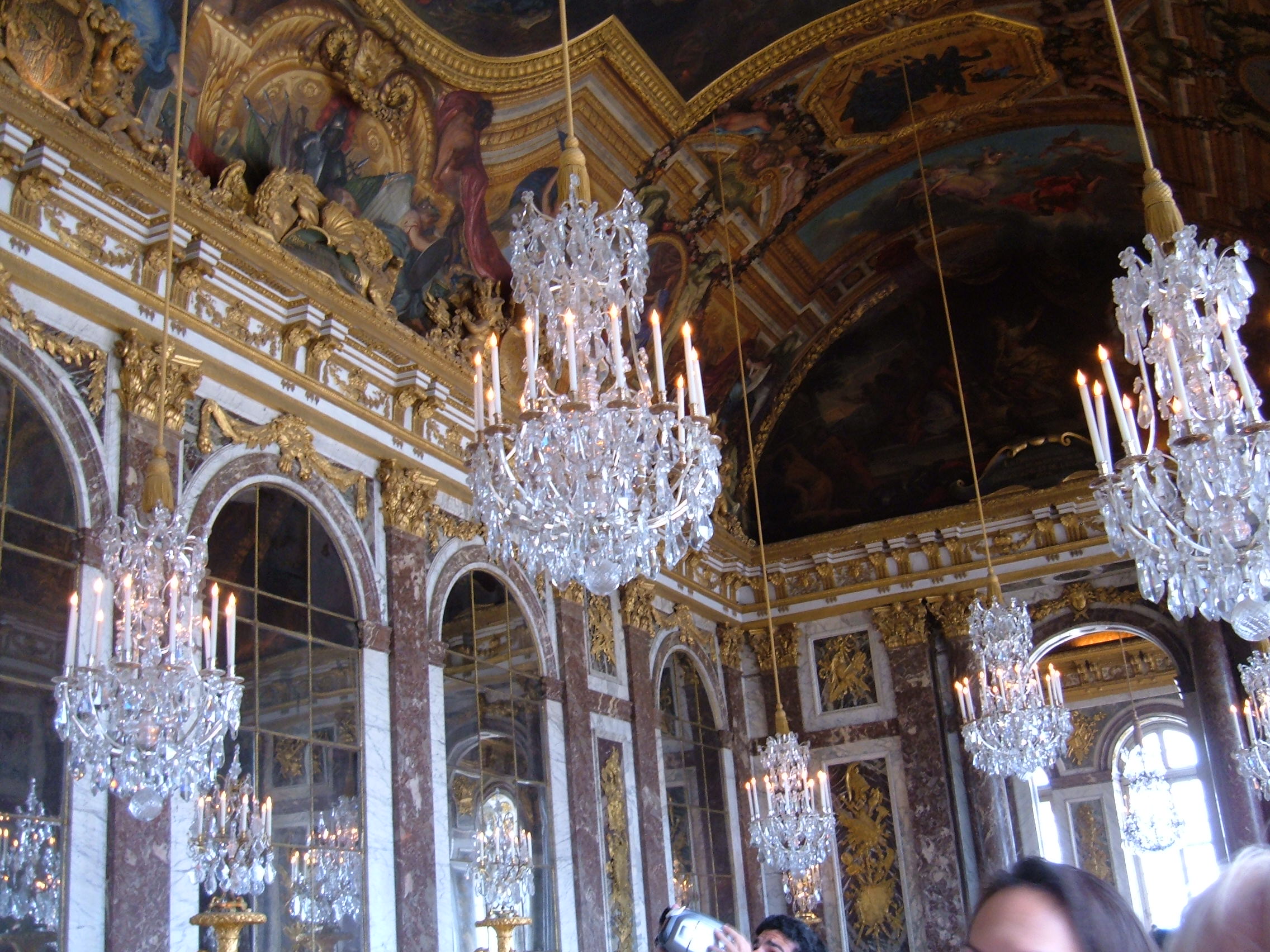 Chandeliers And Mirrors