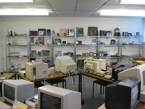 File:Hands-on-computer-museum.jpg