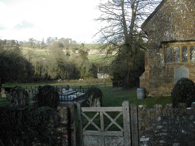 File:Little Minterne Hill - geograph.org.uk - 353028.jpg