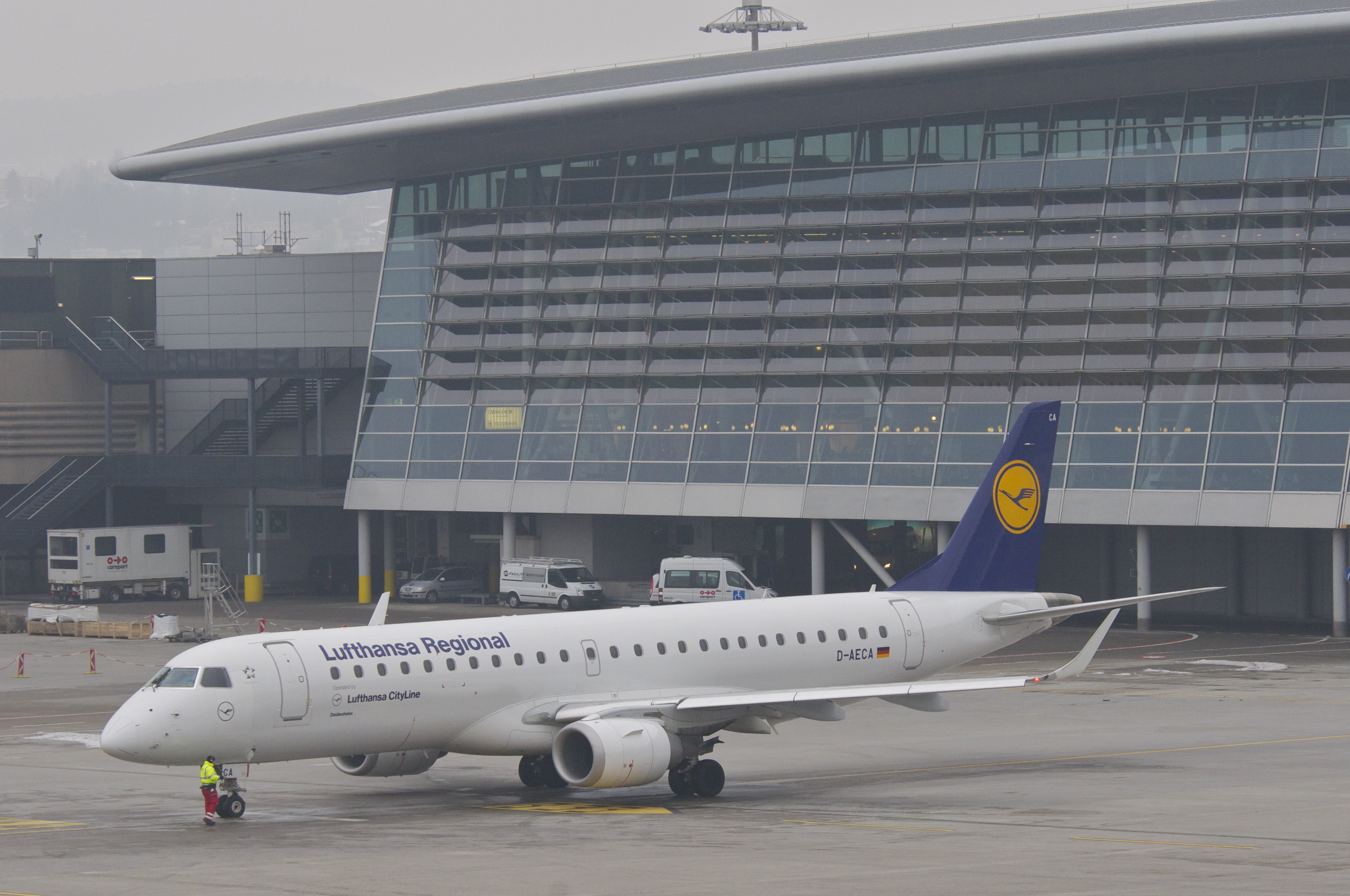 Рейсы lufthansa. Lufthansa lh613. Самолет Люфтганза. Lufthansa e190 Interior.