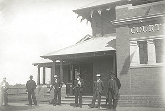 File:Nyngan Court House (2816455422).jpg