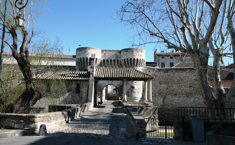 File:Pernes gate and bridge by Rosier.JPG