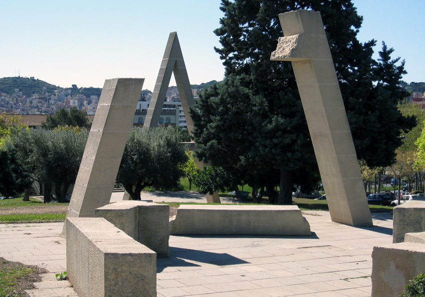 Joan Brossa: ''Poema visual transitable en tres partes'', Velódromo, Barcelona.