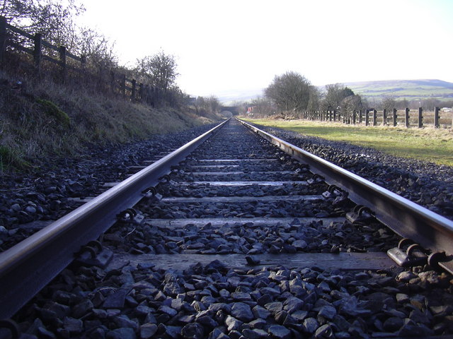 File:Railway Line - geograph.org.uk - 1125400.jpg