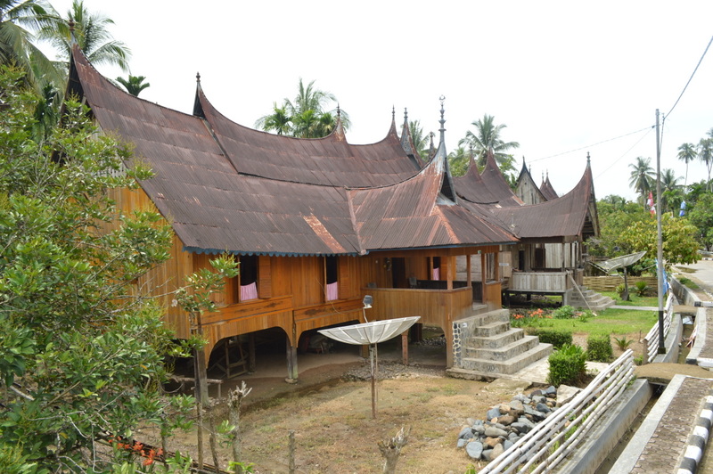 File:Rumah Gadang di Kawasan 1000 Rumah Gadang.jpg