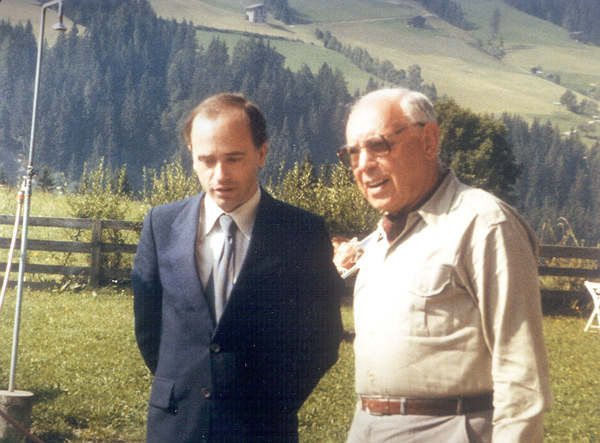 Hans Köchler, links, und der polnische Philosoph [[Adam Schaff