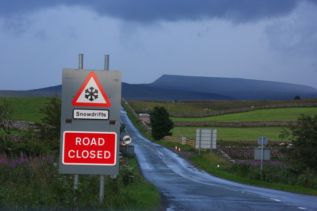 Snow Closure sign by the junction of the A685 and A683 - geograph.org.uk - 902592