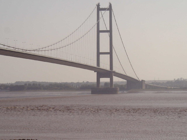 File:SouthTower - geograph.org.uk - 49187.jpg