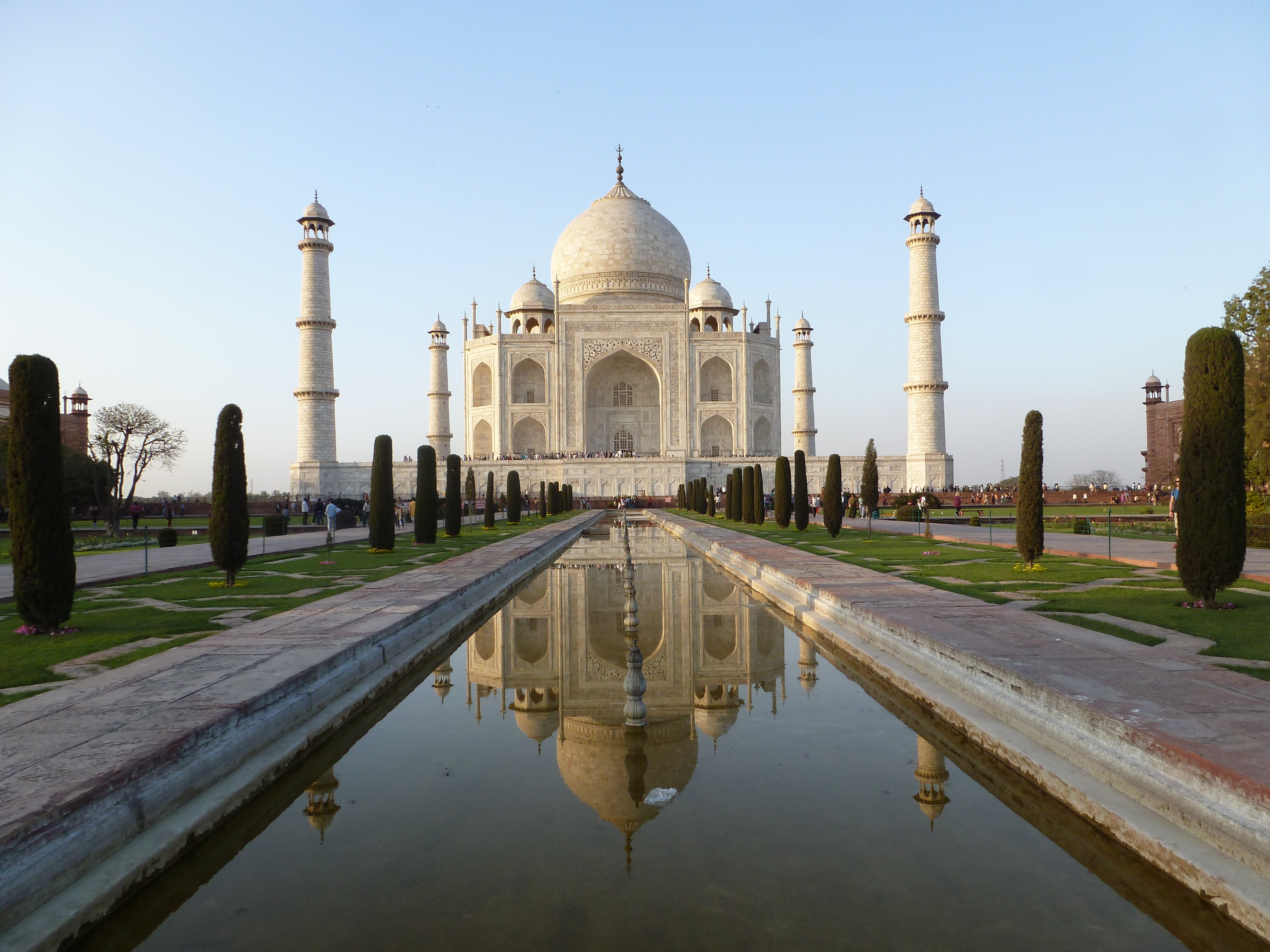 Symmetry of the Taj Mahal, Agra.jpg.