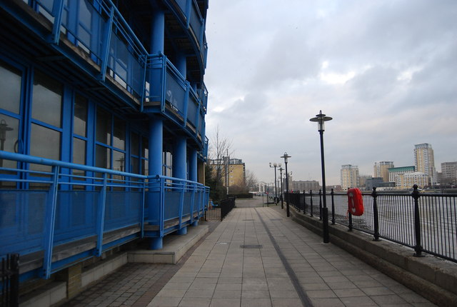 File:Thames Path - geograph.org.uk - 2963137.jpg