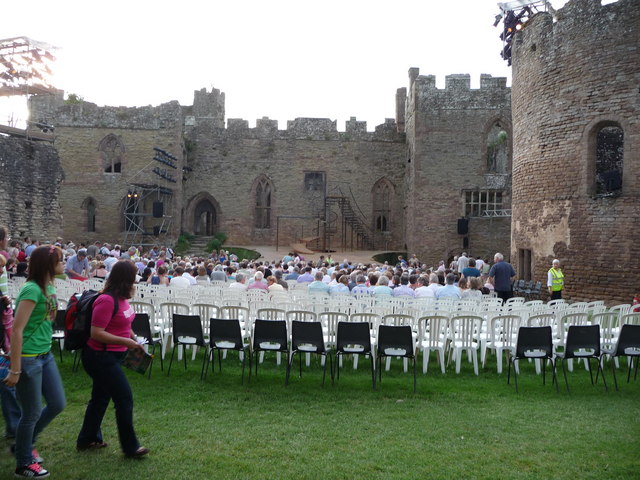 File:The stage, Ludlow Festival - geograph.org.uk - 1382390.jpg
