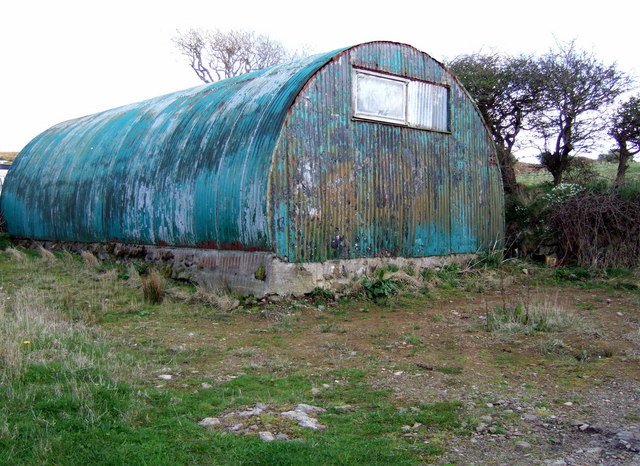 File:Turquoise Nissen hut - geograph.org.uk - 399490.jpg