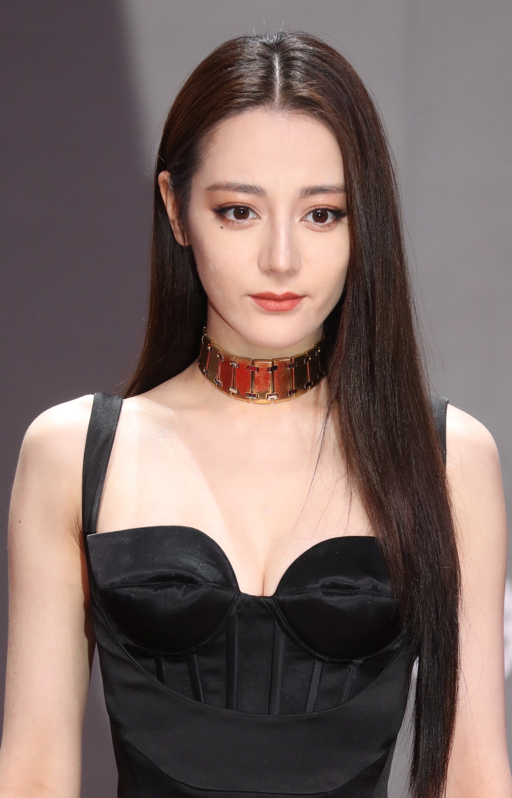 Louis Vuitton on X: #DilrabaDilmurat and the Capucines. The