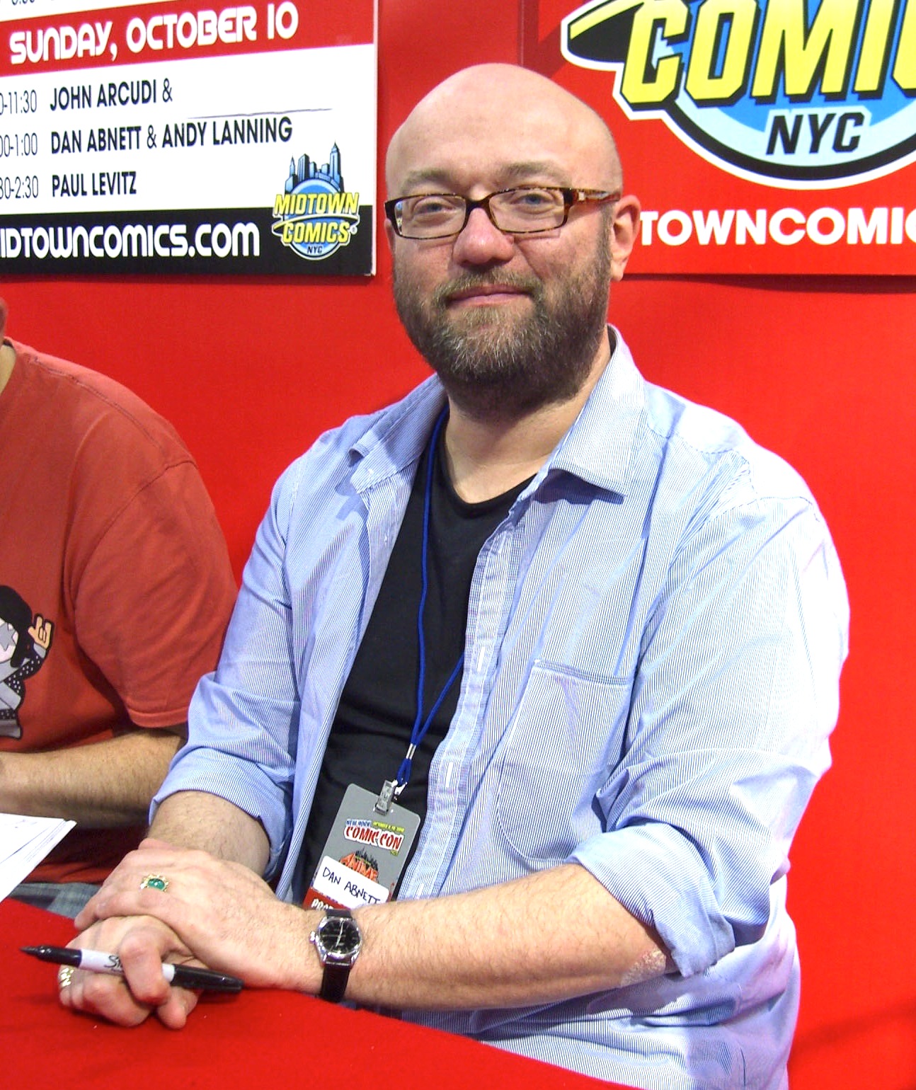 Abnett at the [[Midtown Comics]] booth at the [[New York Comic Con]] in Manhattan,<br>10 October 2010