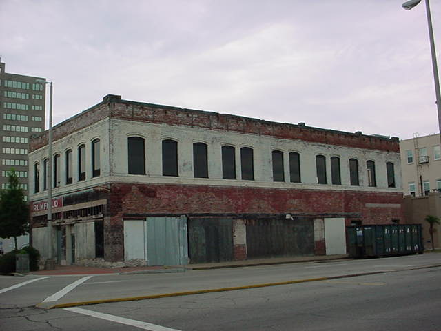 File:1304-26th-Avenue-Building-pre-Katrina-07-14-2005.JPG