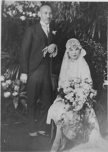 File:1927 Chiang Soong wedding photo4.jpg - Wikimedia Commons