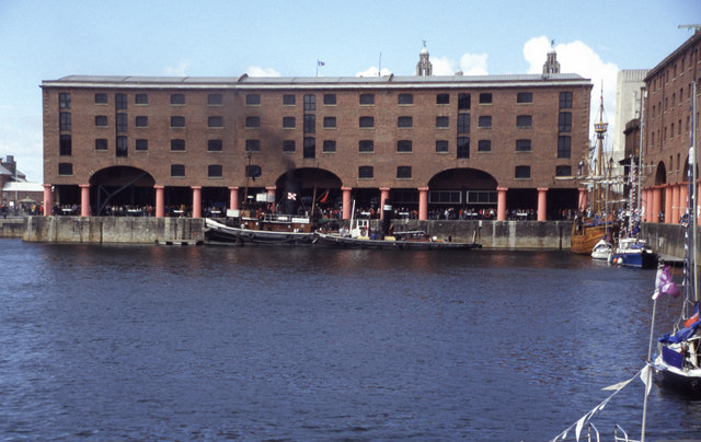 File:Albert Dock - geograph.org.uk - 360432.jpg