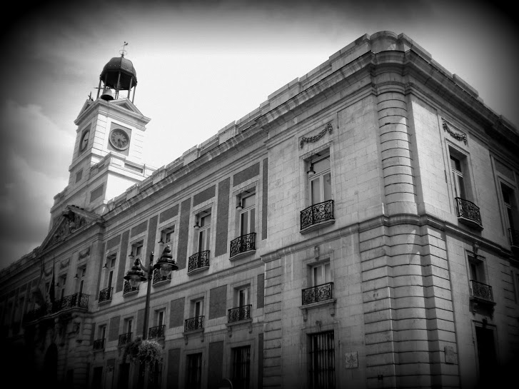 File:Black and white photograph taken at Puerta del Sol in Madrid.jpeg