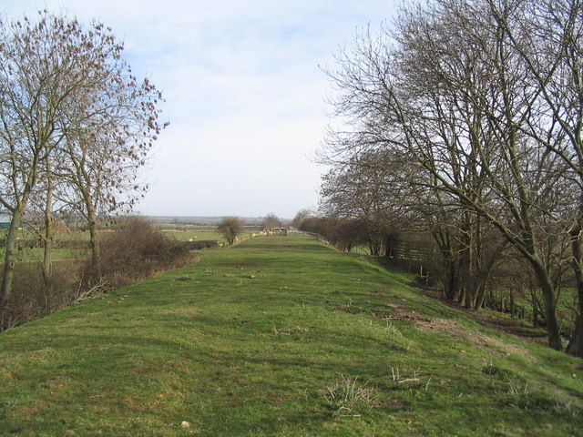 File:Dismantled railway line - geograph.org.uk - 362409.jpg