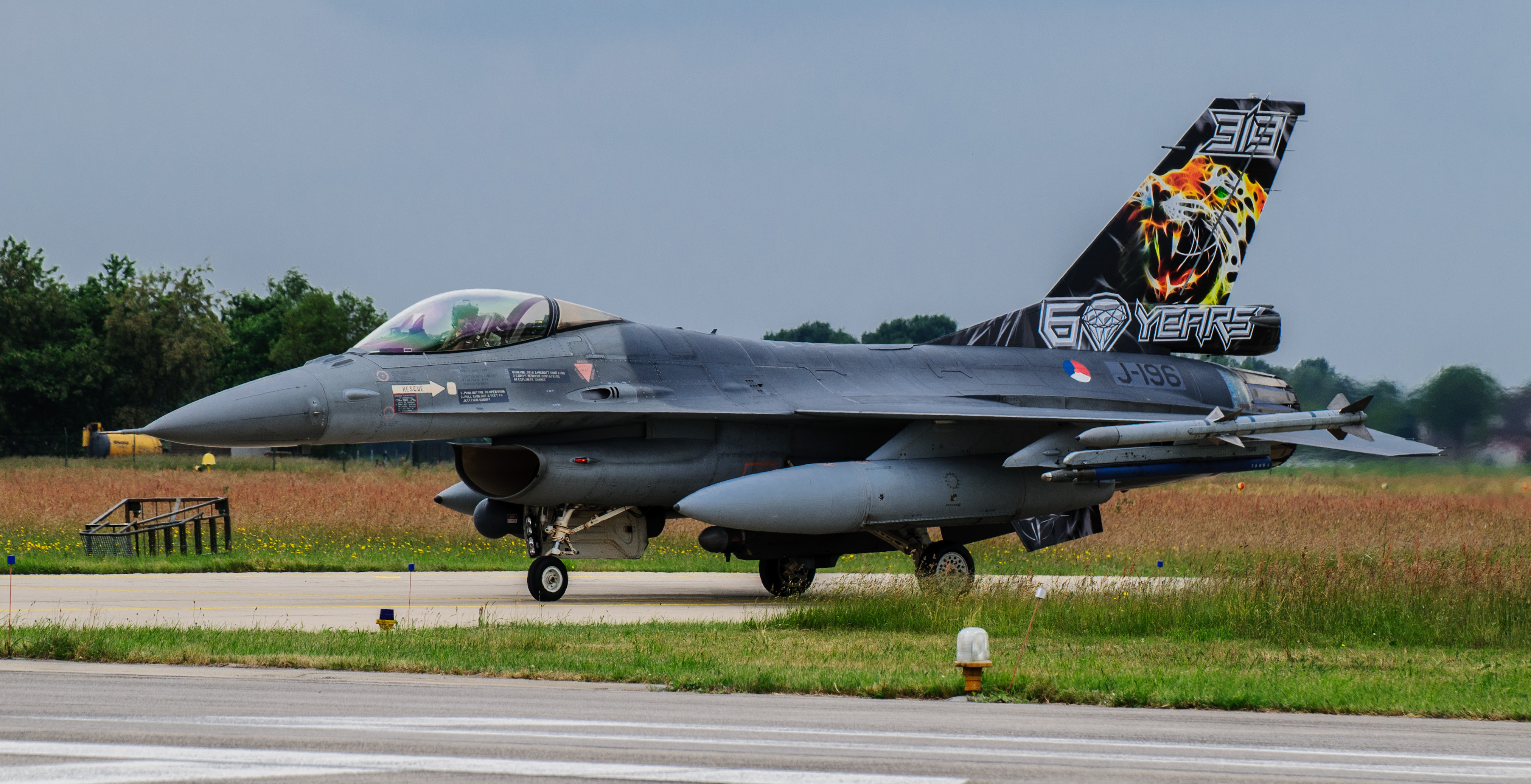 General Dynamics F-16 Fighting Falcon – Wikipedia