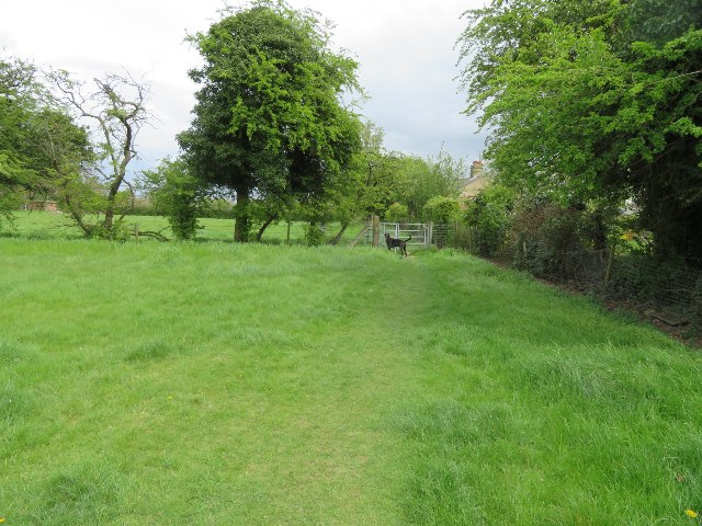 File:Footpath towards Station Road - geograph.org.uk - 5722439.jpg