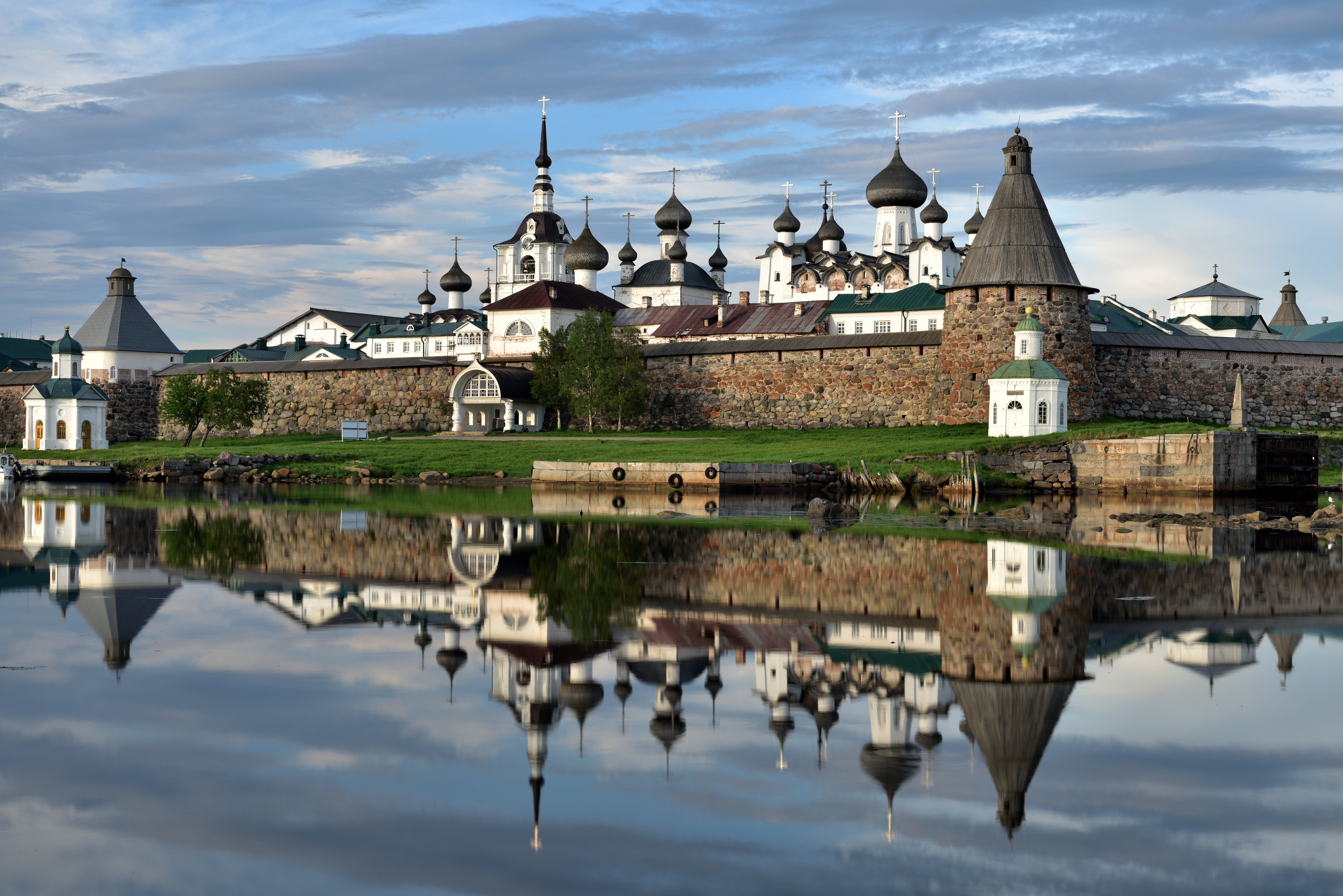 Fortress wall and Domes of the Cathedrals of the Solovetsky Monastery.jpg