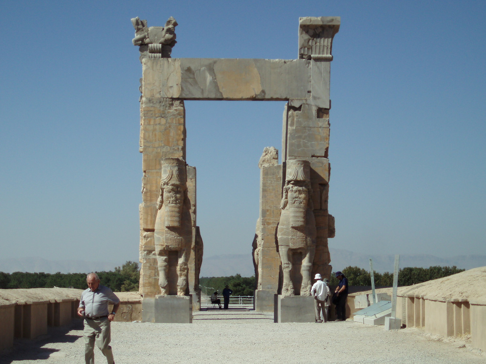 File Iran 07 081 Persepolis Gate Of All Nations Jpg Wikimedia Commons