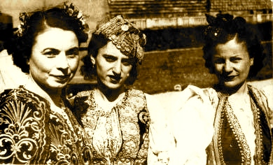 File:Jorgjia Filce-Truja Lola Gjoka Tefta Tashko-Koco in the 30s.jpg