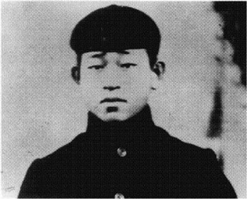 File:Kōnosuke Matsushita in 1910.jpg