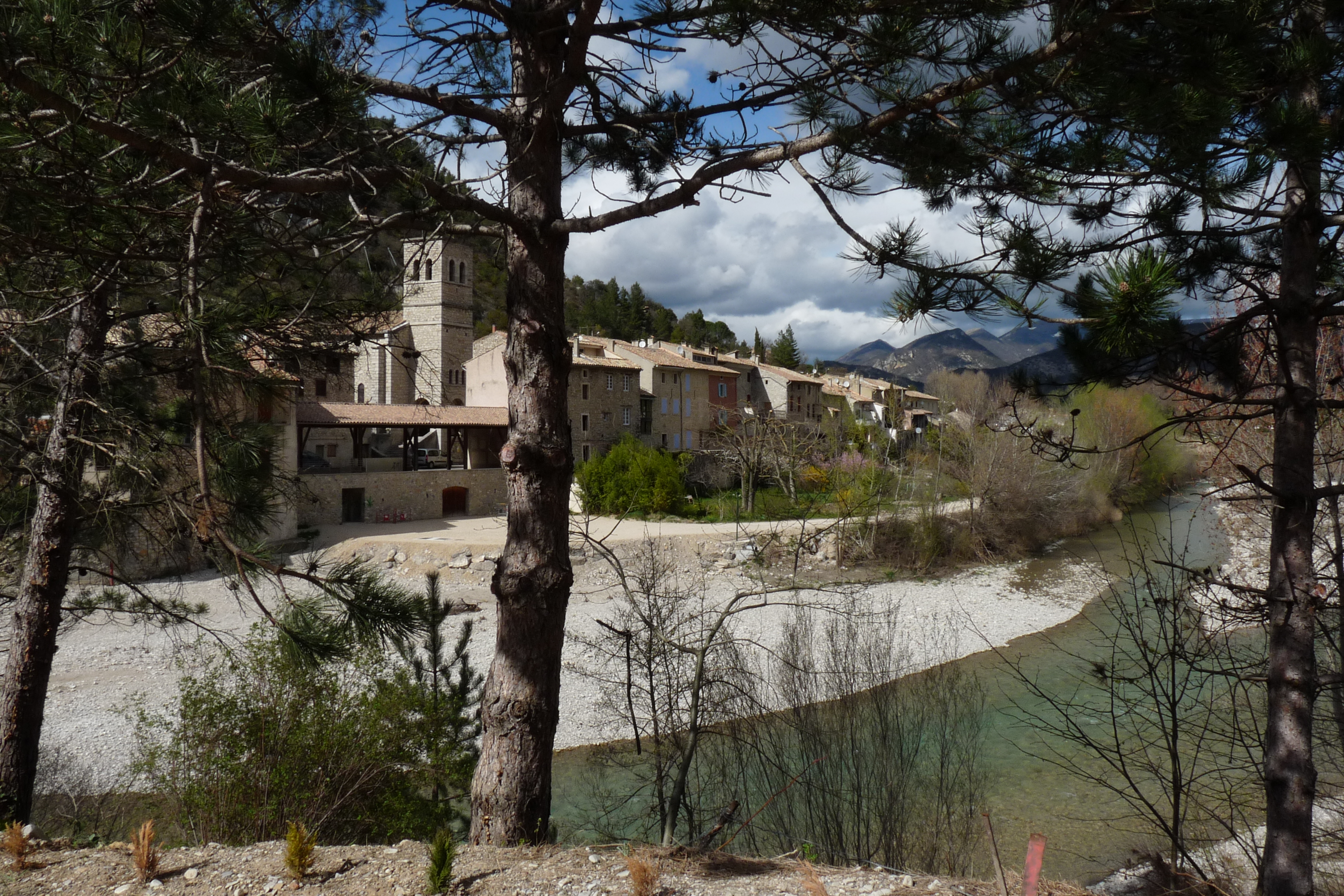 Trèves. Il a installé un défibrillateur sur le mur de sa maison