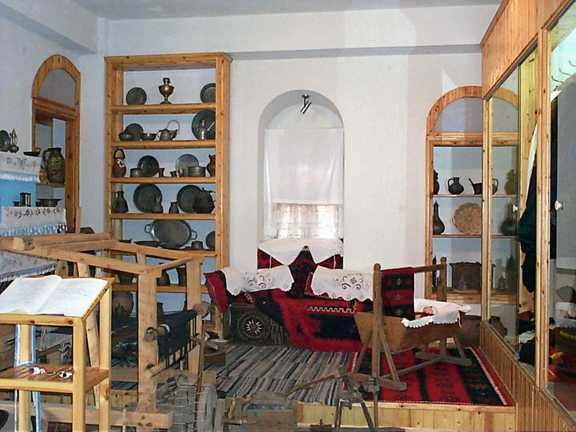 File:Macedonian Museums-7-Laografiko Lexovou-32.jpg