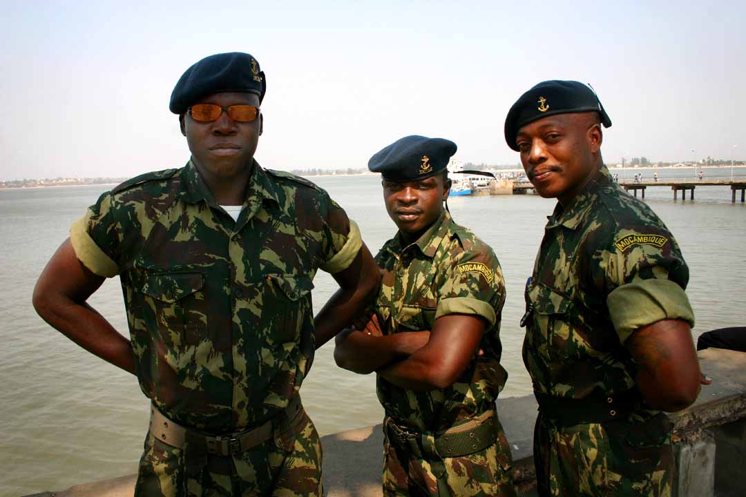 Military uniform - Wikipedia