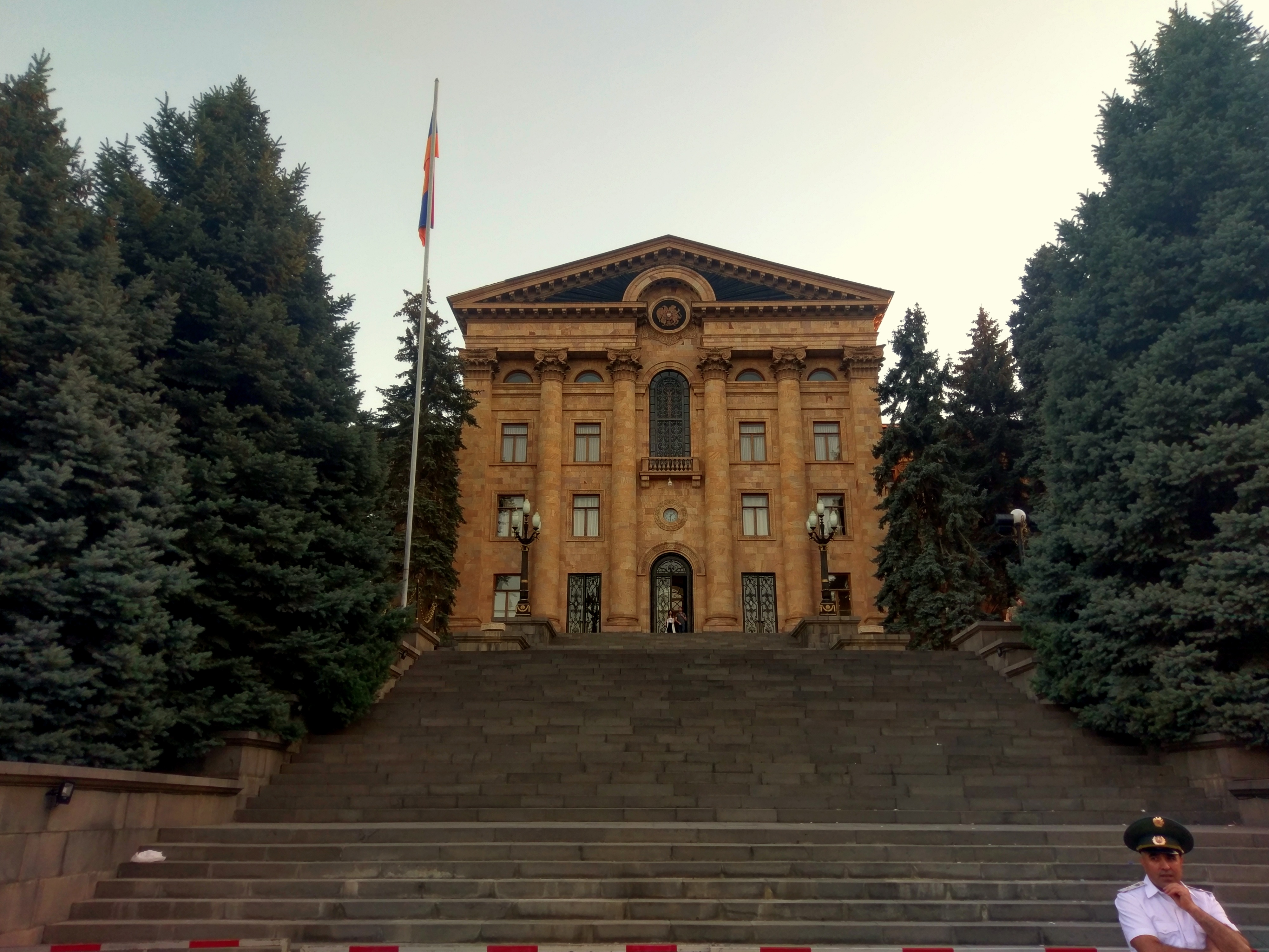 Армения 3 класс. National Assembly of Armenia. Парламент Армении снаружи. National Agrarian University of Armenia.