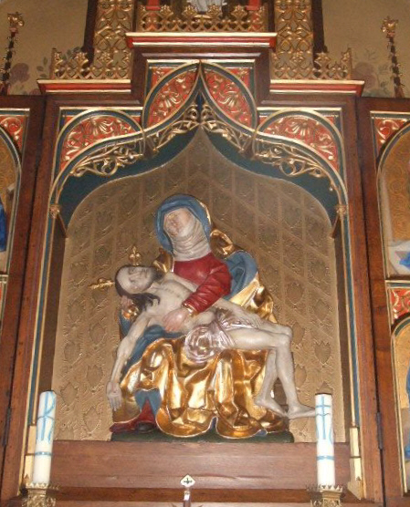 File:Oggelshausen Pfarrkirche Altar Pieta.jpg