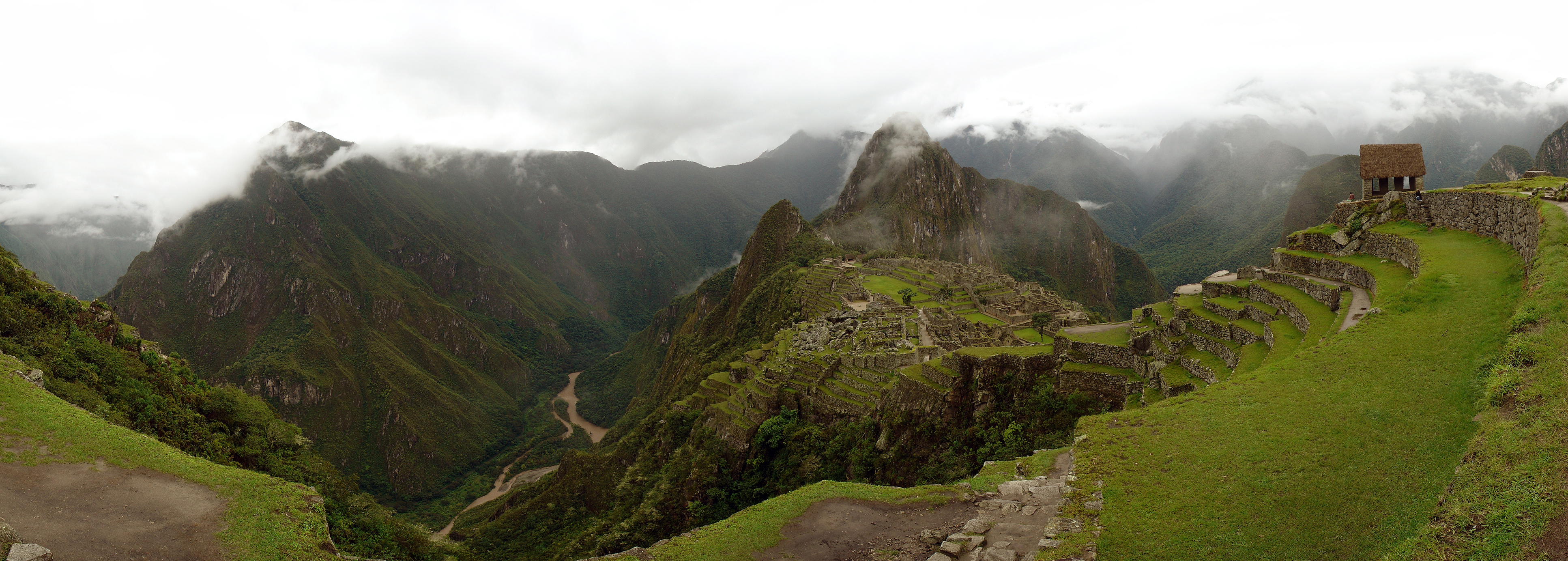 Panorama du Macchu Picchu et des environs 2.jpg