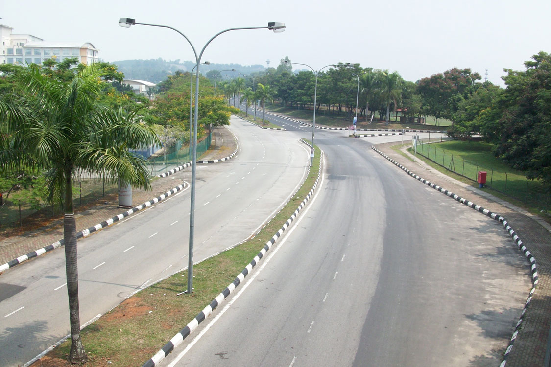 File Persiaran Universiti 2 To Upm Mosque From Kolej 10 11 To Faculty Of Engineering Bridge Panoramio Jpg Wikimedia Commons