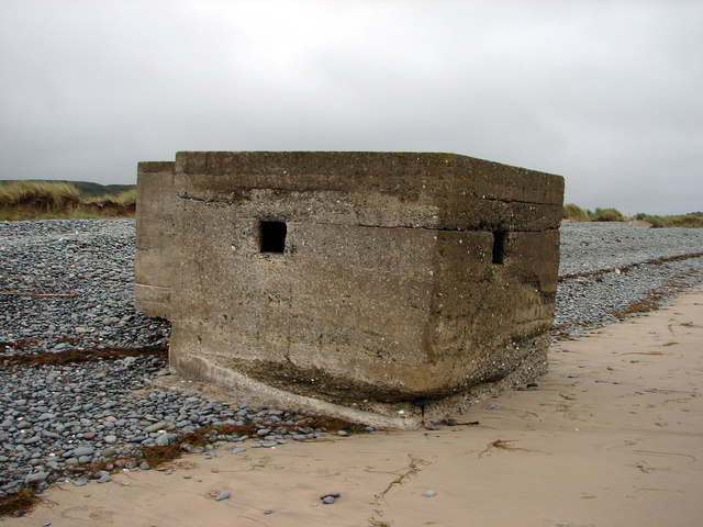 File:Pillbox on the beach near Tywyn - geograph.org.uk - 199919.jpg