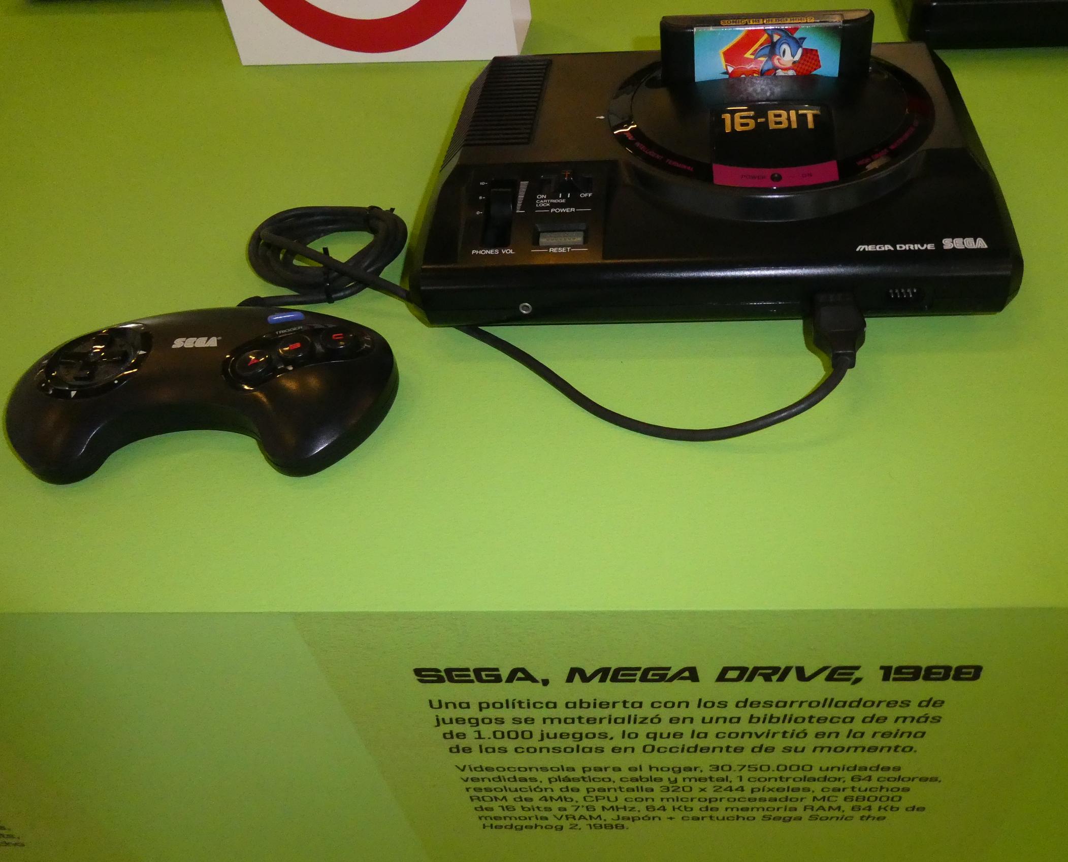 File:Sega-Mega-Drive-controllers.jpg - Wikipedia