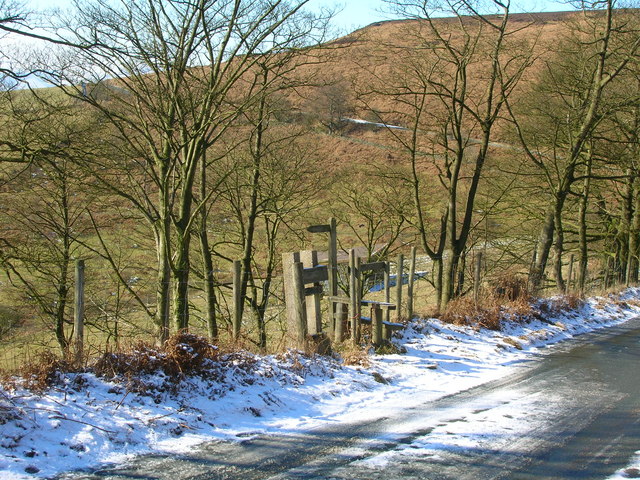 File:Stile and Footpath sign - geograph.org.uk - 132040.jpg