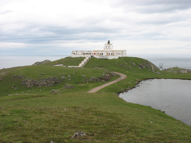 File:Strathy Point Lighthouse - geograph.org.uk - 1657078.jpg