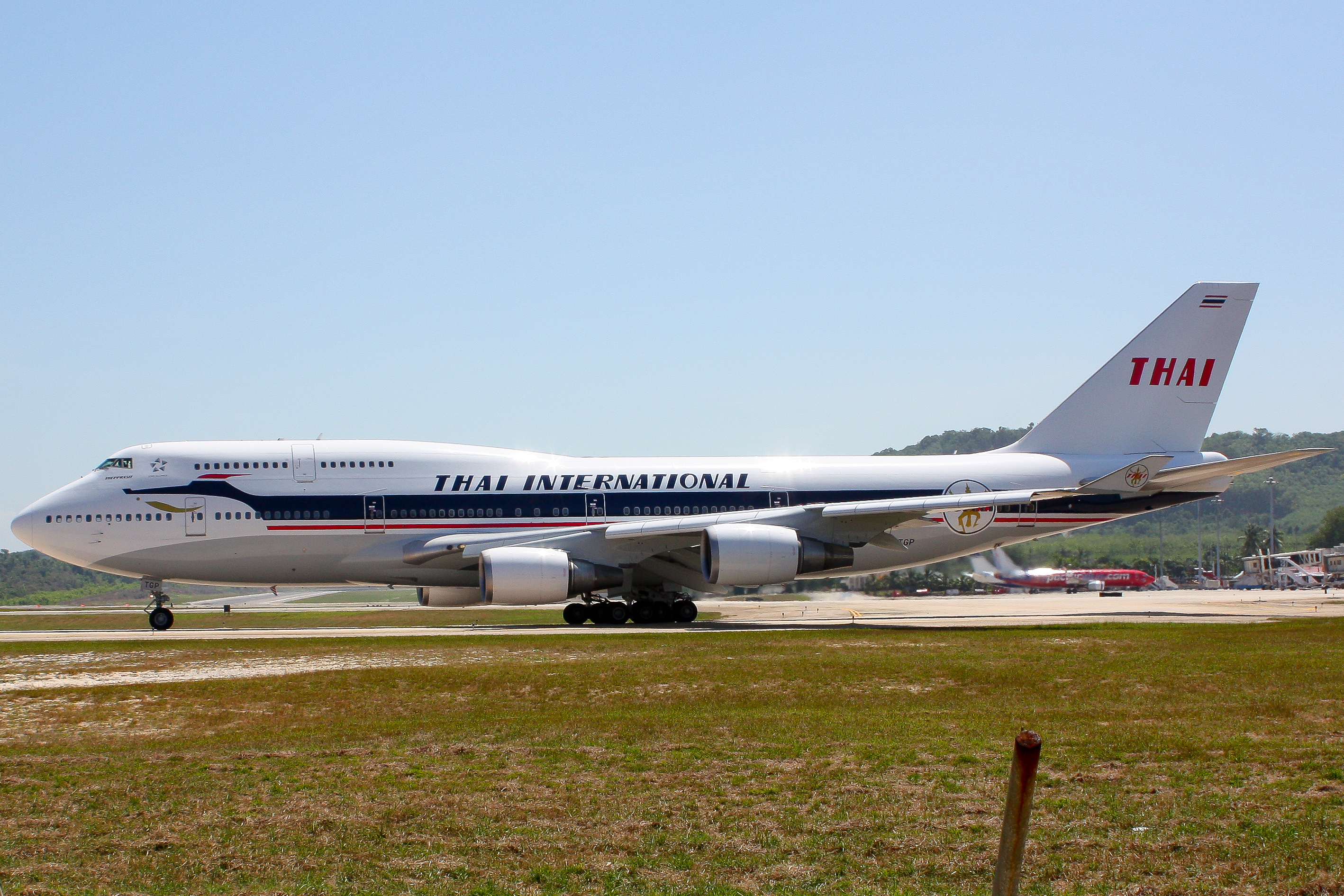 File:Thai Airways B747-400 HS-TGP (4448615590).jpg - Wikipedia