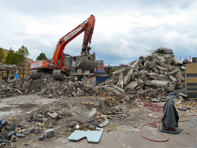 File:The end of Heaven ^ Hell - geograph.org.uk - 2949627.jpg