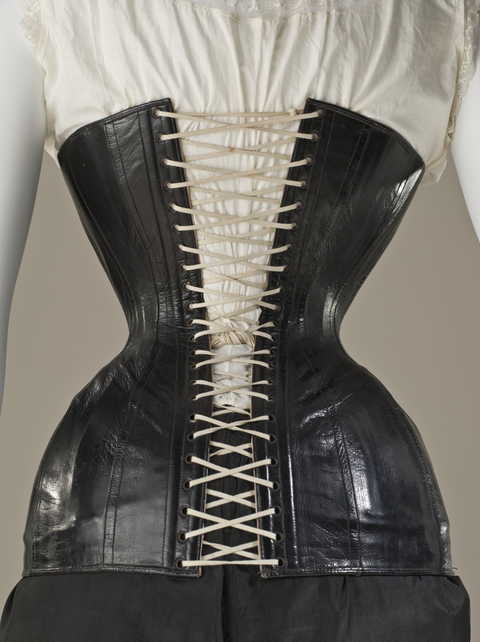 Metal corset - Wikipedia